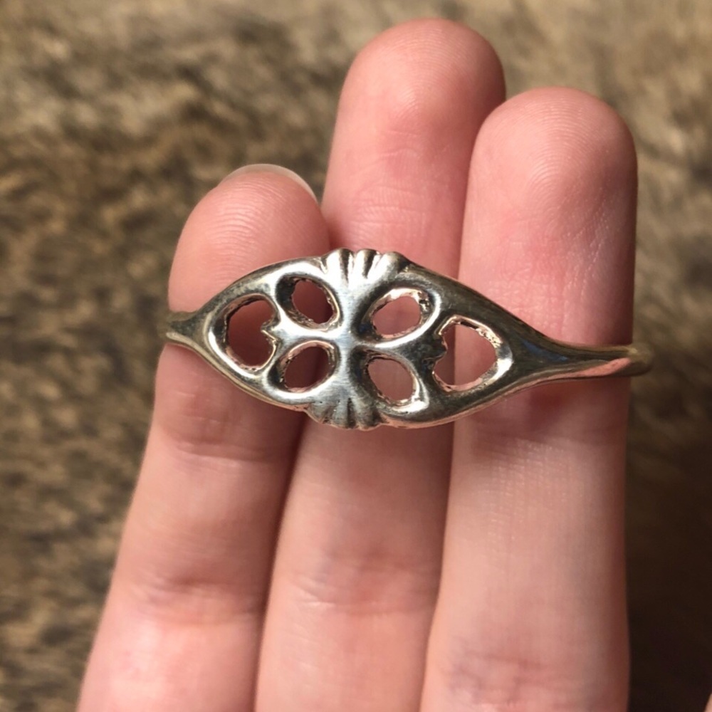 Startling silver Native American CHILD’S sandcasted bracelet - Picture 1 of 3
